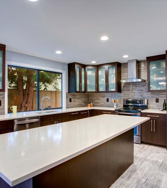 We are excited to introduce porcelain countertops, a modern and versatile option for your kitchen and bathroom remodeling projects.